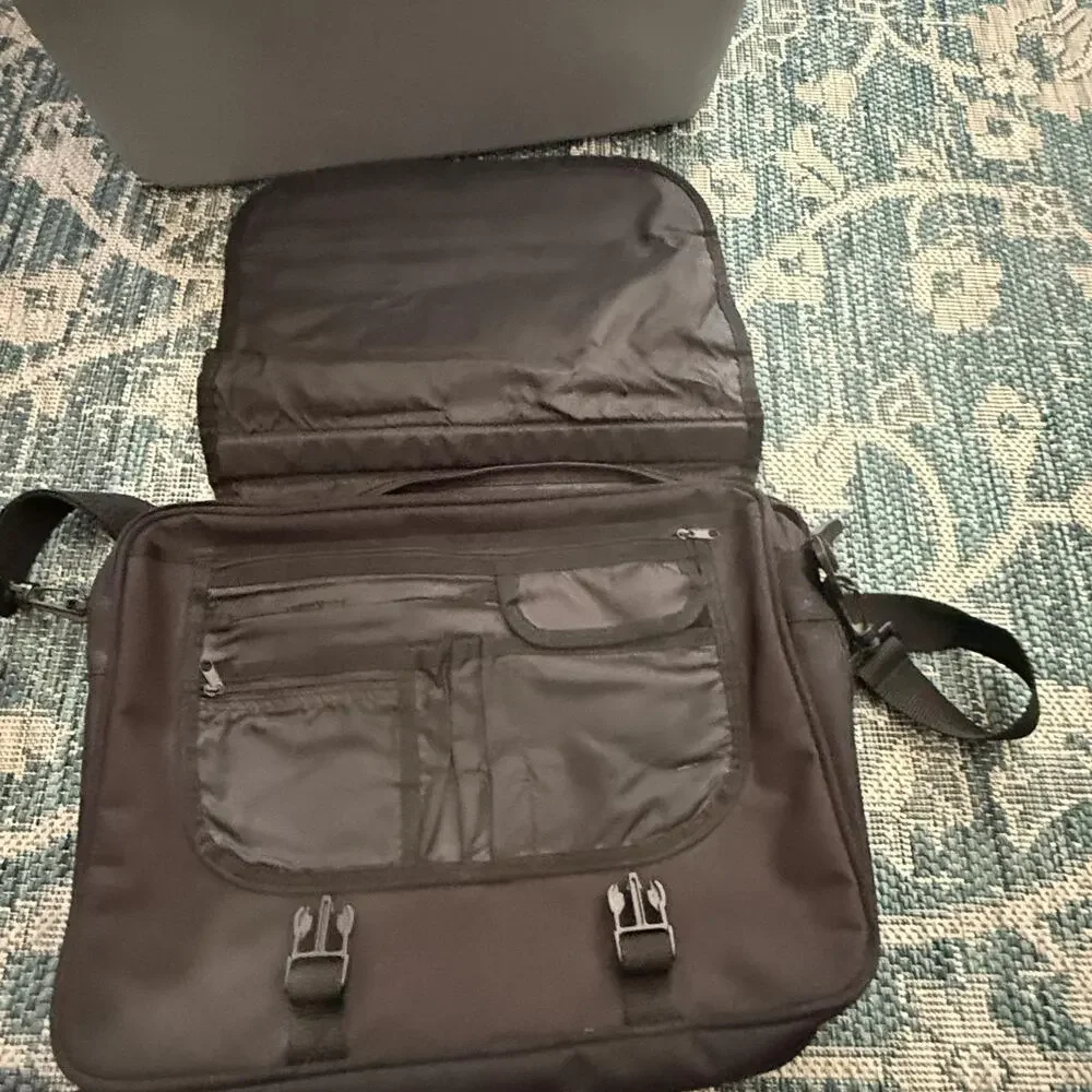 CAT Messenger Bag Work Briefcase Adjustable Strap Multiple Pockets 16x13 Inch La